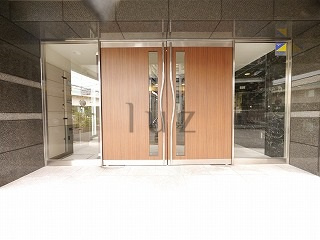 日神デュオステージ三ツ沢公園のエントランス