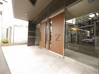 日神デュオステージ三ツ沢公園のエントランス