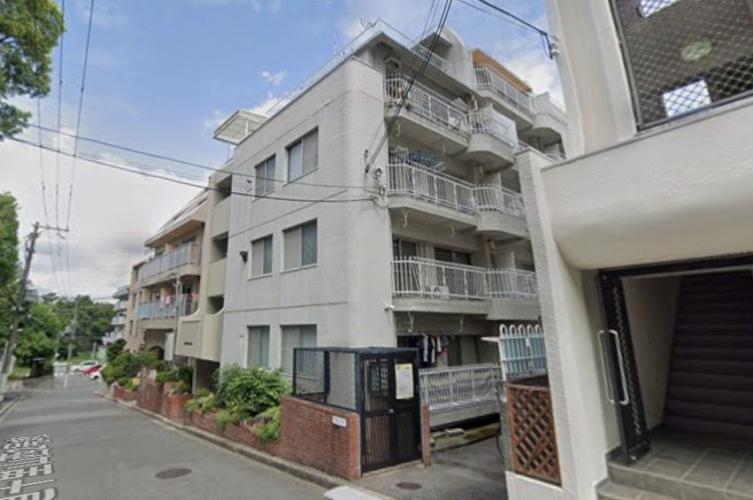 新南千里マンションの外観
