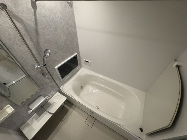 クラシスト泉町の浴室