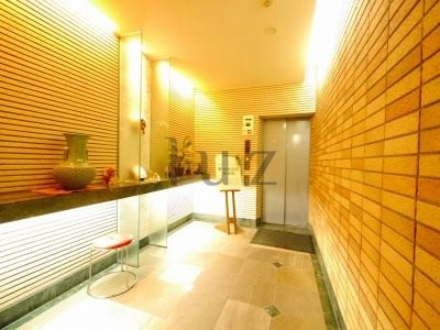 アーバンシュロス綱島のエントランス