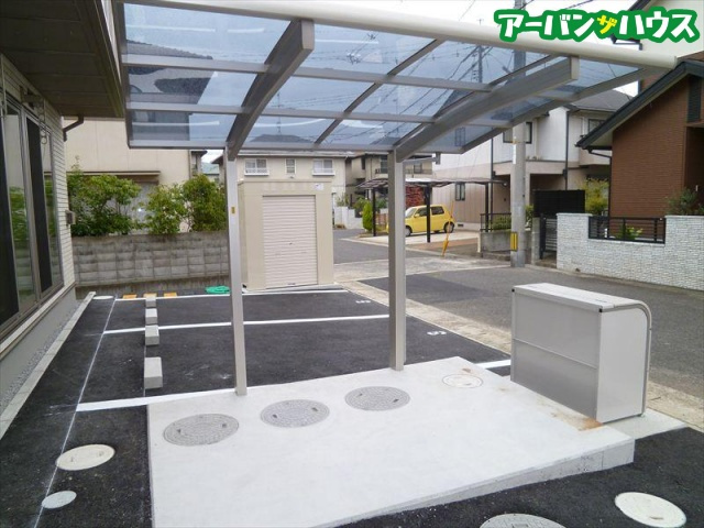 ピュアハイムアイリスⅠの駐車場