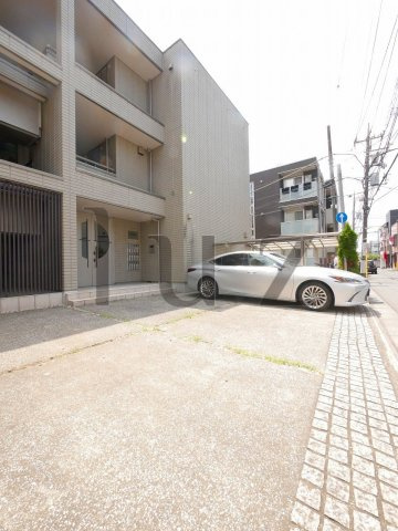 クラージュの駐車場