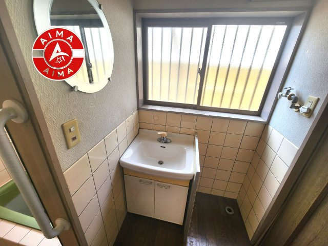 福岡市東区土井4丁目の独立洗面台|毎日使うものだから清潔な空間を保ちたい水回り。洗面にはそんな願いを解消させてくれる収納アイデアが満載です。