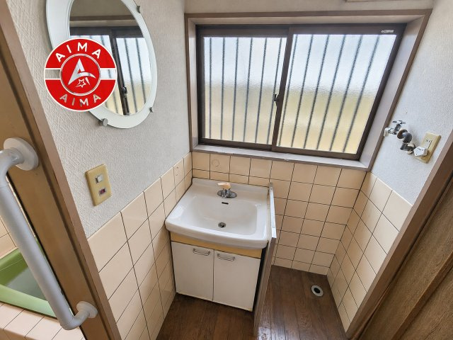 福岡市東区土井4丁目の独立洗面台|毎日使うものだから清潔な空間を保ちたい水回り。洗面にはそんな願いを解消させてくれる収納アイデアが満載です。