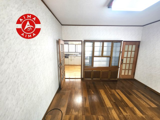 福岡市東区土井4丁目のダイニング|キッチンから立ち込める香りが今日の料理を期待させます。