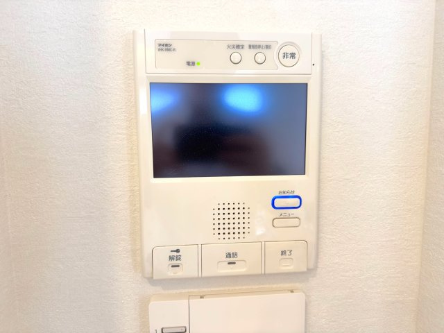 アメニクス川口のセキュリティ|TVモニター付きインターホン
来訪者の顔を確認できる安心のTVモニター付きインターホンを設置。