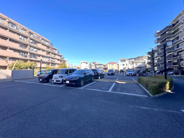 アメニクス川口の駐車場|平面駐車場
駐車がしやすい平置きタイプの駐車場（空き状況は要確認）。