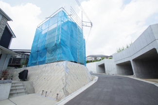 【前面道路含む現地写真】 | 【仲介手数料無料！！】多摩市連光寺6丁目　新築戸建て（全2棟）A号棟　4550万円
