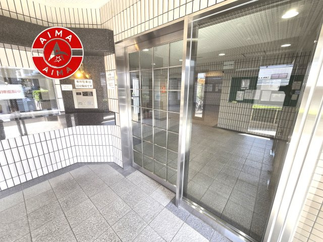 アンピール箱崎東のロビー|温かみのあるエントランスロビーです。