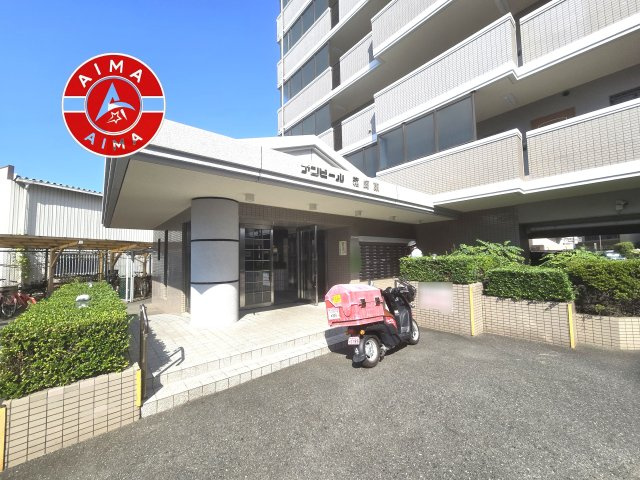 アンピール箱崎東|きれいなエントランス入口です。