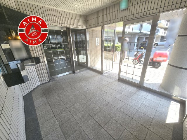 アンピール箱崎東のエントランス|ゆとりのあるエントランスです。