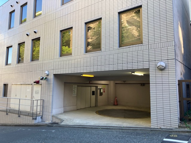ＥＤＧＥ南青山　1Fの駐車場