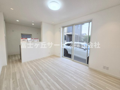 【居間・リビング】 | 浜松市中央区海老塚町 中古戸建て | リビングです