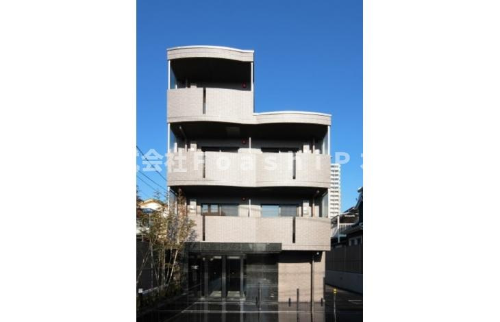 ルーブル駒沢大学参番館の外観