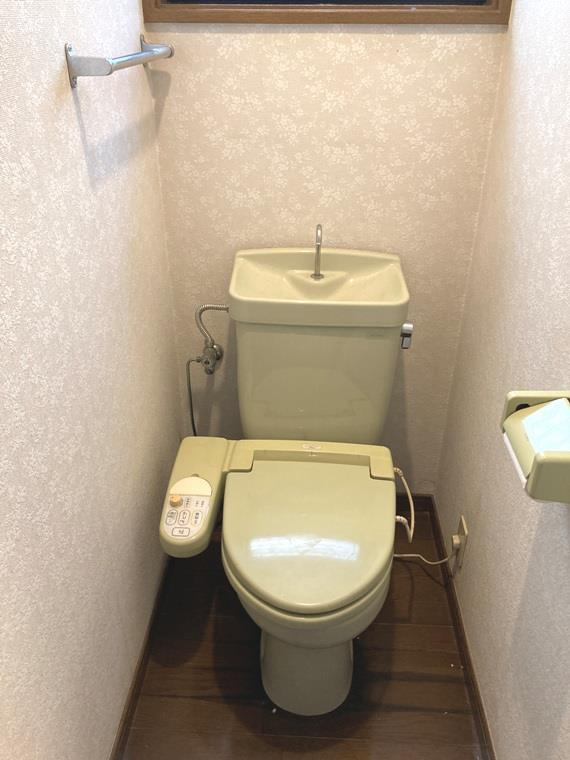 東柏ケ谷戸建のトイレ