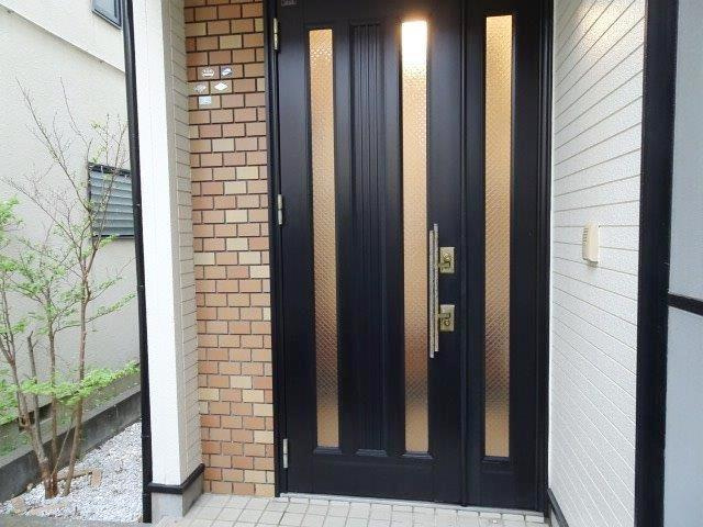 東柏ケ谷戸建のエントランス