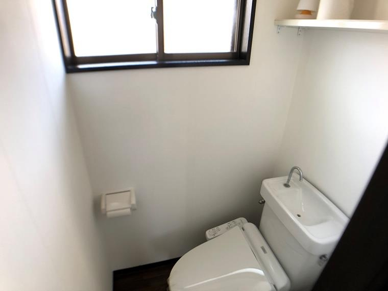 南林間戸建のトイレ