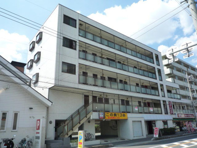 エレベーター付き５階建てマンション