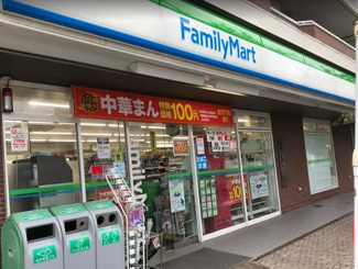 ファミリーマートみのてつ彩紅橋店 徒歩4分。 300m