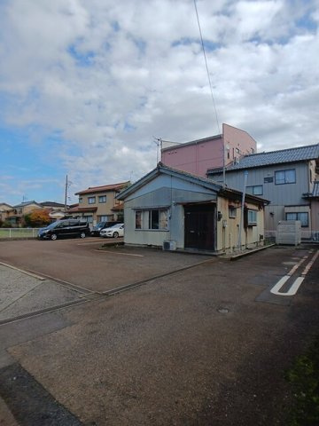 クリサンセマムⅣの駐車場