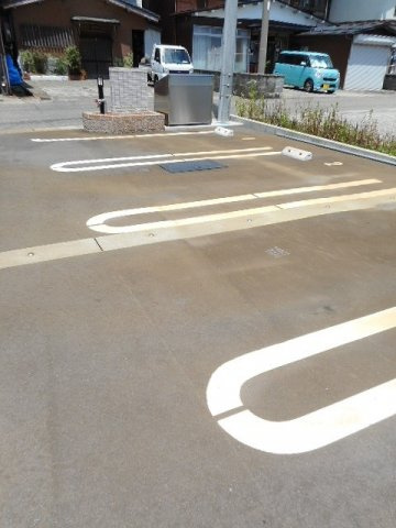 グランツハウスＭの駐車場
