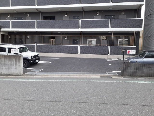 クラン　モラの駐車場