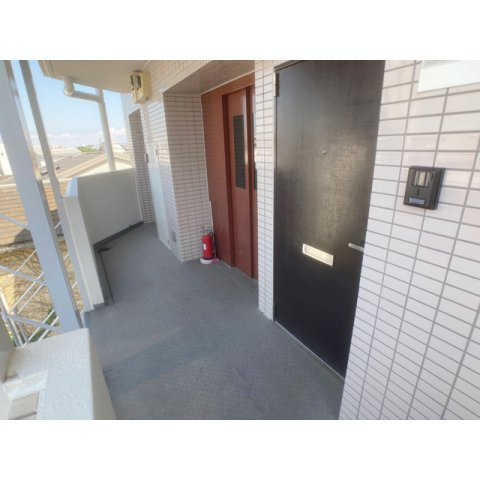 ロイヤルコート大岡山の玄関