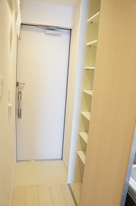 リブリ・船橋法典の玄関