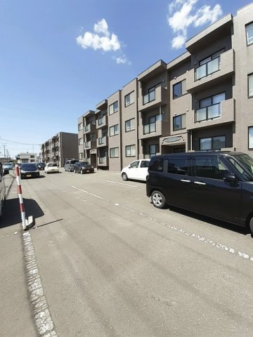 スールアスセーナの駐車場