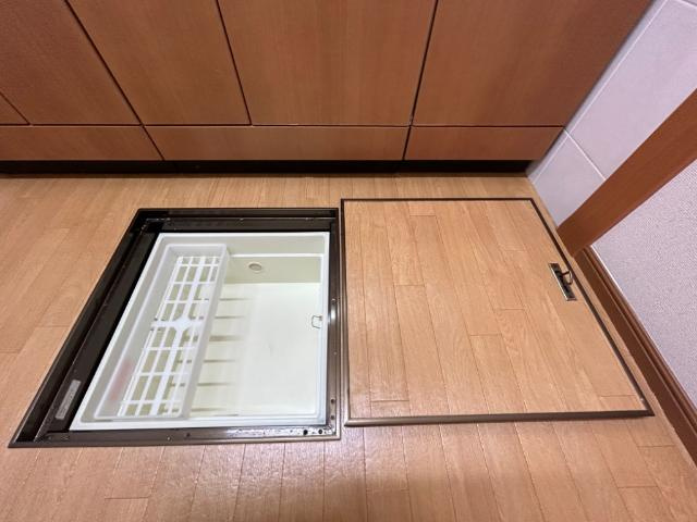 オアシスドリームのキッチン|床下収納