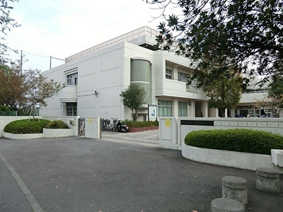 横浜市立釜利谷中学校まで1700ｍ