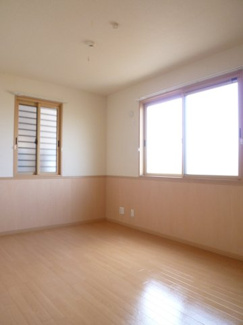 洋室6.7帖　２面採光で明るいお部屋です。