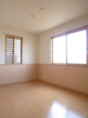 洋室6.7帖　２面採光で明るいお部屋です。