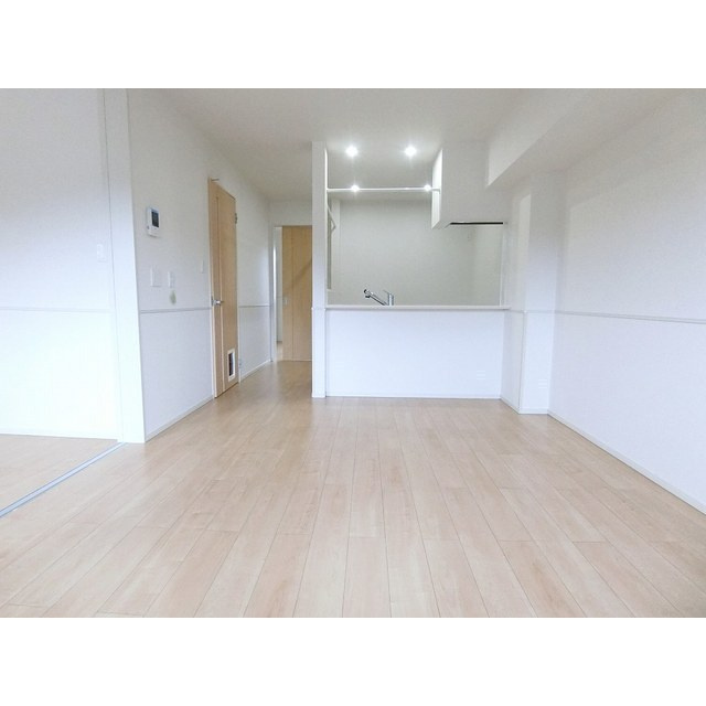 岐阜市日野北２丁目のアパートの居間・リビング