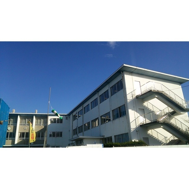 リバーサイドホヅミⅠの周辺|牛牧小学校