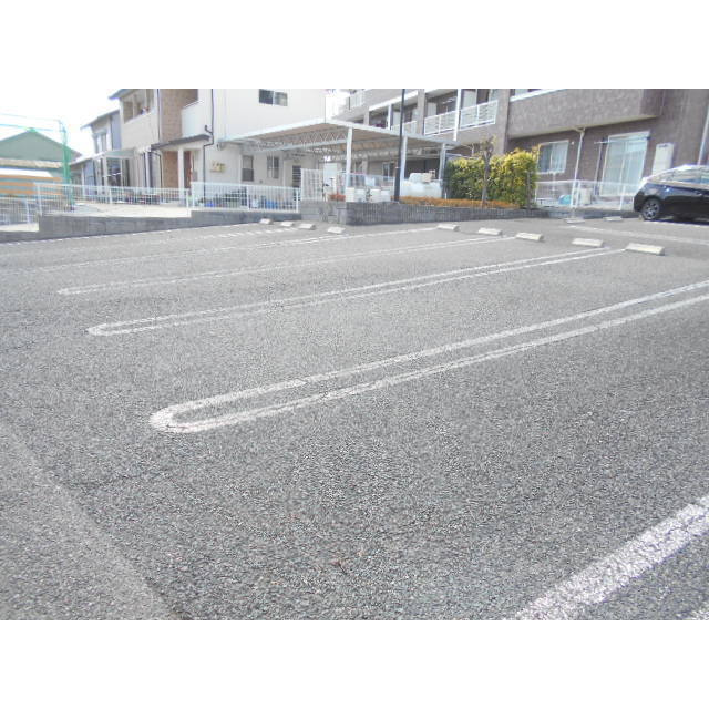 エスポワール・エルの駐車場
