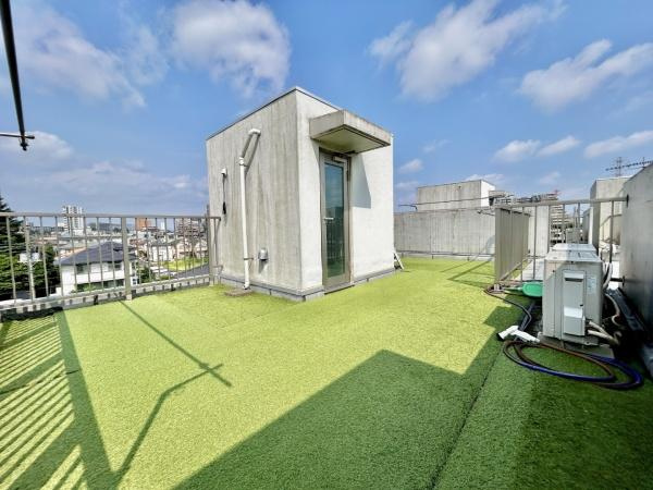 【バルコニー】 | レスピール矢部 | 周囲に高い建物が少ないため遮るものがなく、一日中豊かな日差しが差し込むルーフバルコニー