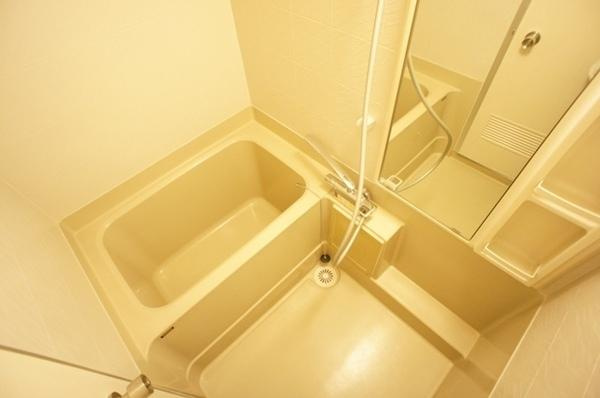 【浴室】 | リバーサイドメゾン | リノベーション前の写真になります。