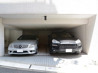 【駐車場】