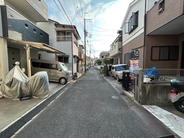 【前面道路含む現地写真】
