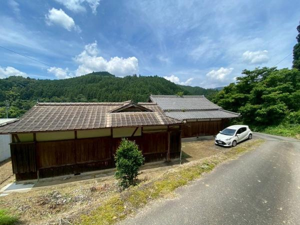 上鞆渕畑付き住居の外観