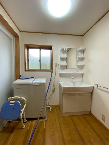 上鞆渕畑付き住居の独立洗面台