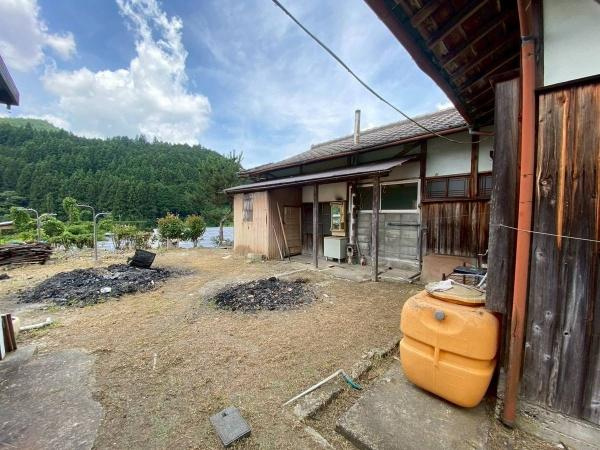 上鞆渕畑付き住居の庭