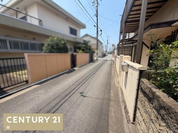 和歌山市加納　中古戸建の前面道路含む現地写真