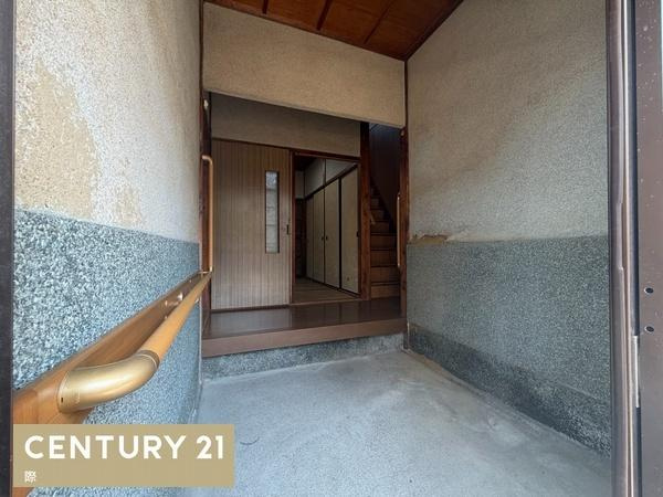 和歌山市加納　中古戸建の玄関
