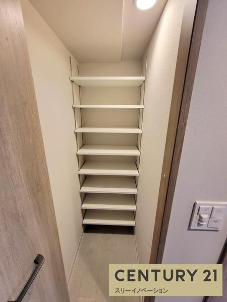Louis Residence 弁天町の収納|★シューズインクローゼットはこんな感じ★