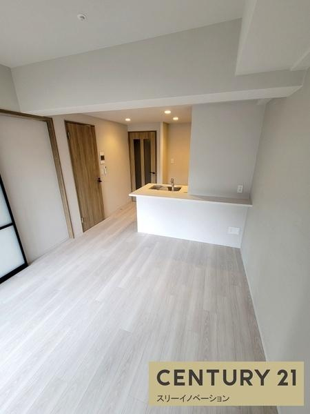 Louis Residence 弁天町の居間・リビング|★広々して気持ちいい★