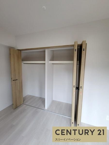 Louis Residence 弁天町の収納|★大きなクローゼット★