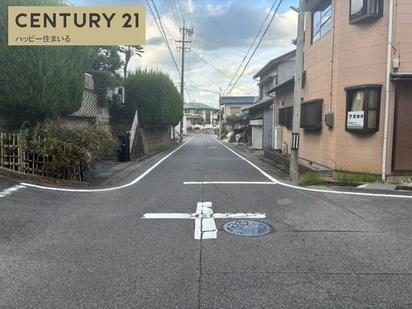 岡崎市六供町字１丁目の売地の前面道路含む現地写真